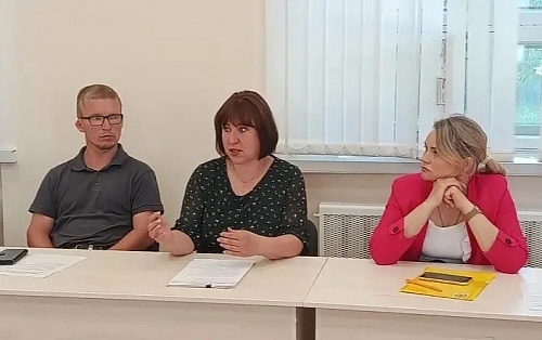 Организацию ритуальных услуг и содержание мест захоронений на территории округа обсудили депутаты на «круглом столе», который прошел в Собрании депутатов 11 июня. 