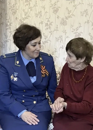 В преддверии празднования 81-й годовщины Победы в Великой Отечественной войне работники прокуратуры Шенкурского района совместно с представителем Следственного комитета России посетили детей войны